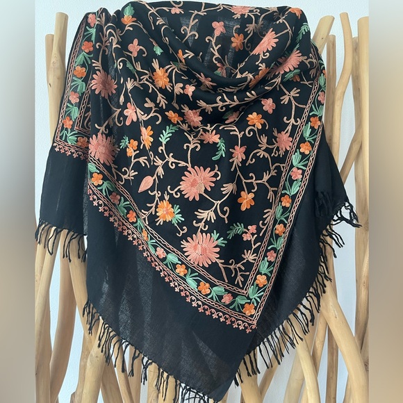 Cashmere Shawl / Scarf - Picture 5 of 7